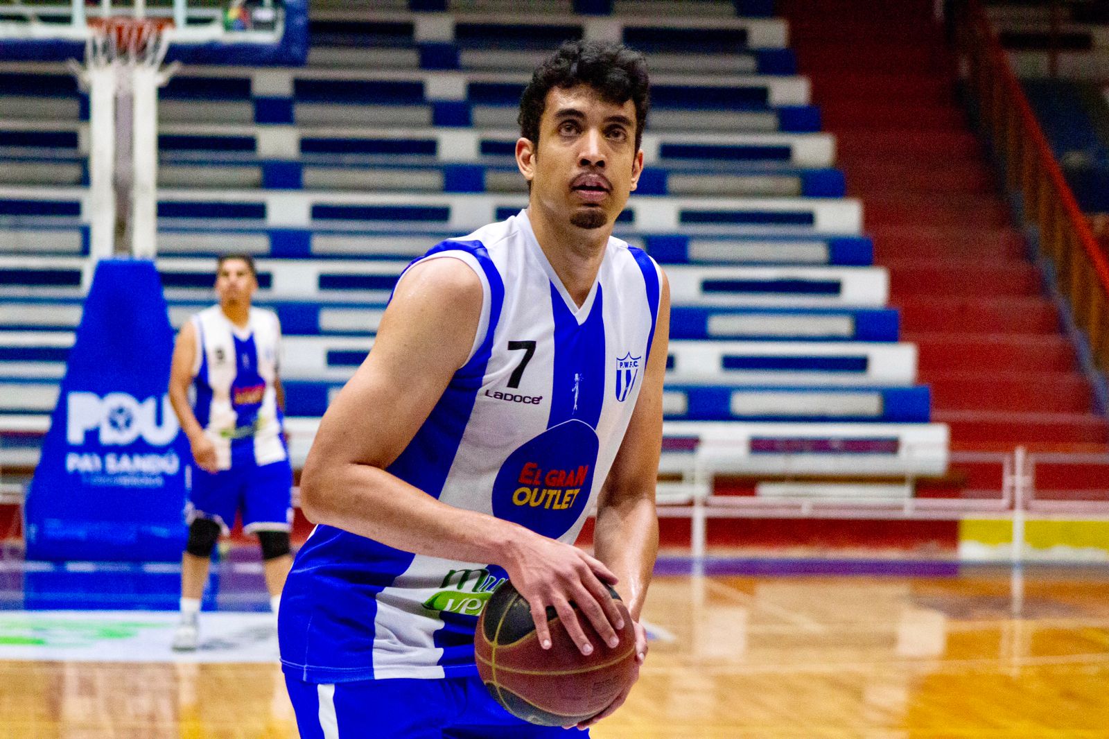 Jogador de basquete dedica prêmio a Deus: “Jesus Cristo me deu